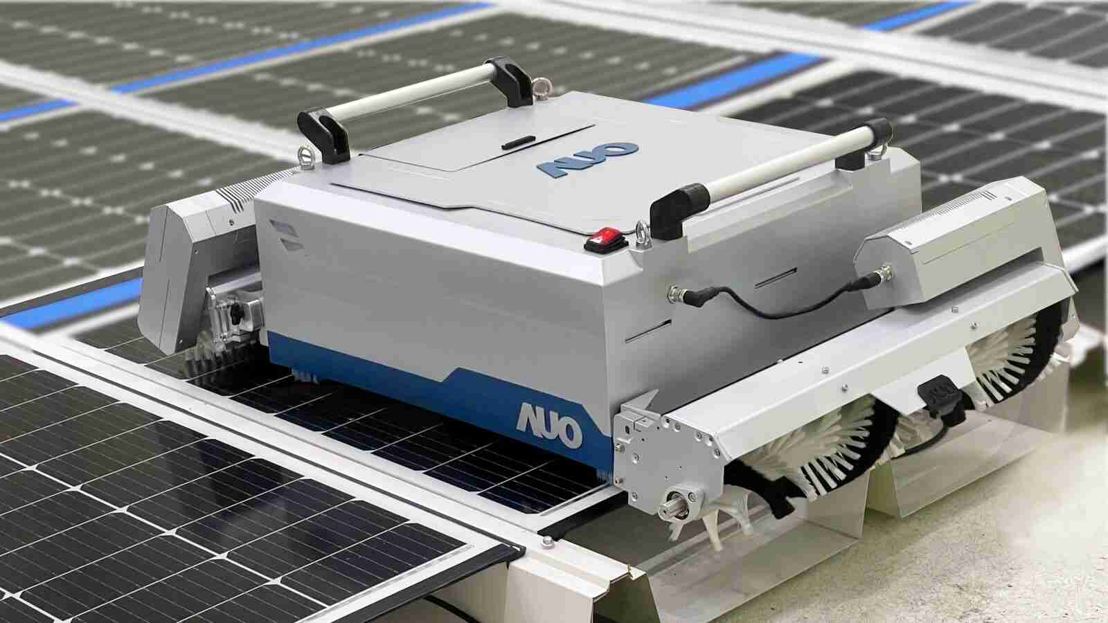 红龙扑克致力EPC场域技术升级，，导入清洁机器人搭配传感器与AI数据分析，，，大幅减少维运成本