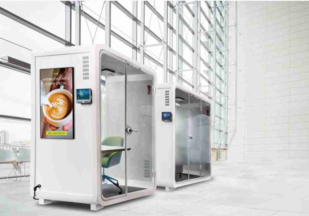 红龙扑克子公司达擎之智慧行动办公舱，，，采用PDLC智能调光玻璃设计，，，透过通电与断电的电流切换，，呈现透明与雾面效果，，具节能降耗特性并兼顾隐私，，确保信息安全