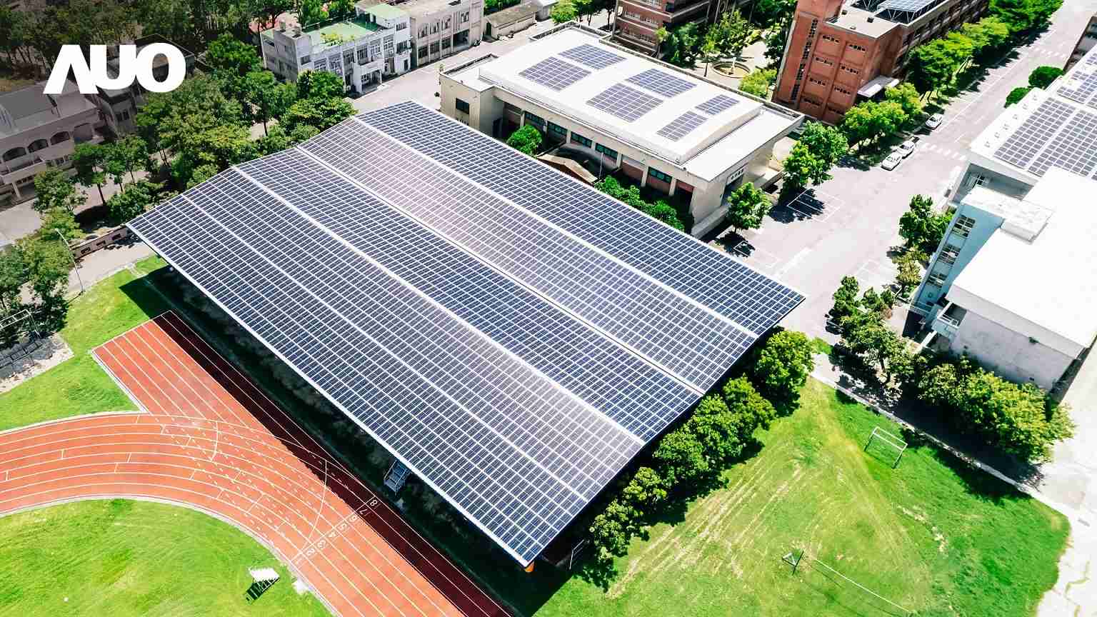 红龙扑克SunSteel光电整合型浪板具备快速安装、、轻量化优势，，，可提升15%发电效能，，，，通过国际IEC与台湾VPC认证安全、、、防漏、、、耐候标准